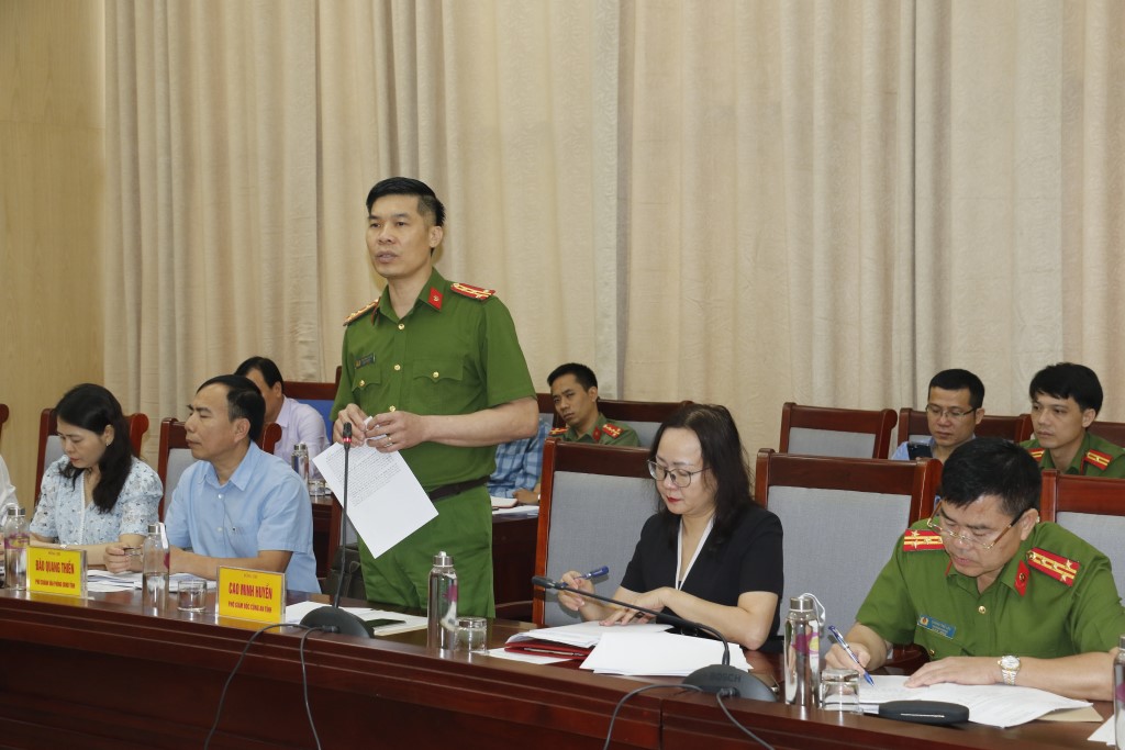 Đồng chí Đại tá Cao Minh Huyền, Phó Giám đốc Công an tỉnh, thành viên Tổ công tác triển khai Đề án 06/CP của Nghệ An chia sẻ kinh nghiệm, cách làm hay của Nghệ An