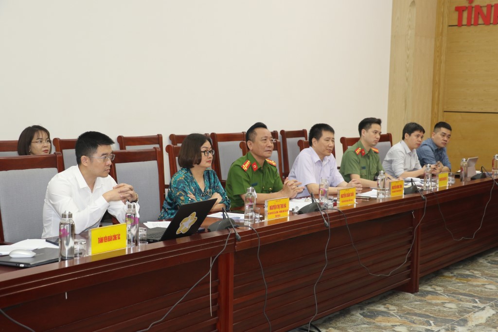 Các thành viên Tổ Đề án 06 của tỉnh Yên Bái tại buổi làm việc