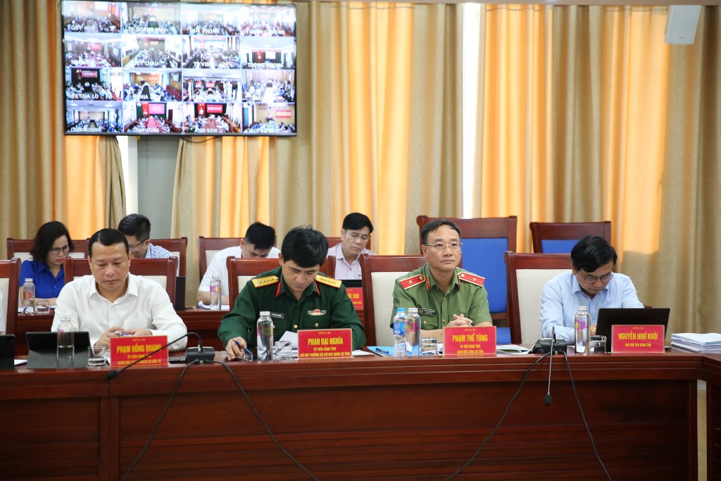 Đồng chí Thiếu tướng Phạm Thế Tùng, Ủy viên Ban Thường vụ Tỉnh ủy, Giám đốc Công an tỉnh và các đại biểu tại phiên họp