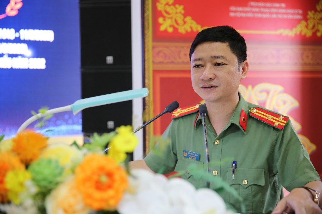Đồng chí Thượng tá Trần Ngọc Tuấn, Phó Giám đốc Công an tỉnh phát biểu tại buổi Tọa đàm