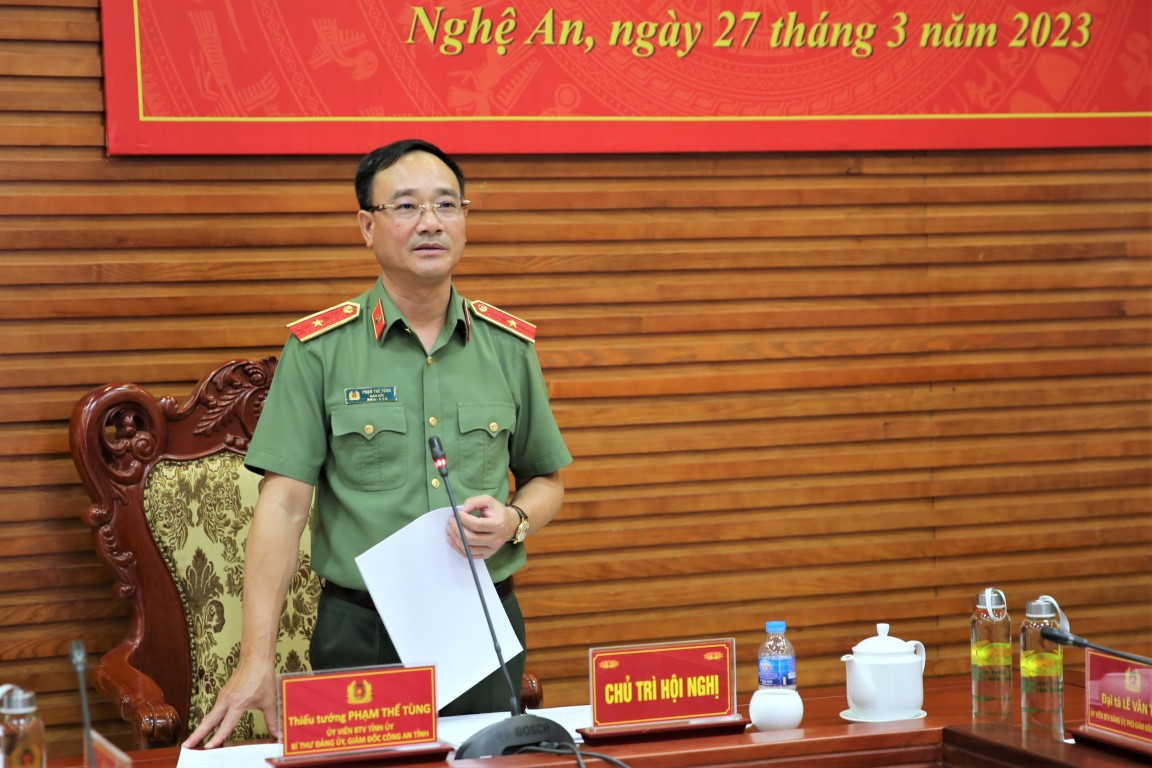 Đồng chí Thiếu tướng Phạm Thế Tùng, Giám đốc Công an tỉnh phát biểu tại Hội nghị