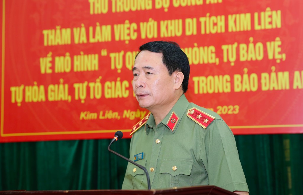 Đồng chí Trung tướng Lê Quốc Hùng, Thứ trưởng Bộ Công an phát biểu tại buổi làm việc với Khu di tích Kim Liên (huyện Nam Đàn, Nghệ An)