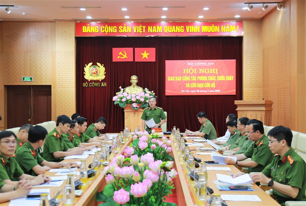 Thứ trưởng Nguyễn Văn Long chủ trì Hội nghị.