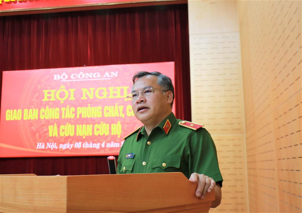 Thứ trưởng Nguyễn Văn Long phát biểu tại Hội nghị.