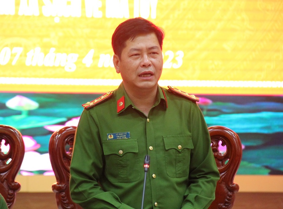 Đồng chí Đại tá Vũ Mạnh Hà, Phó Giám đốc Công an tỉnh Thái Bình phát biểu tại Hội nghị