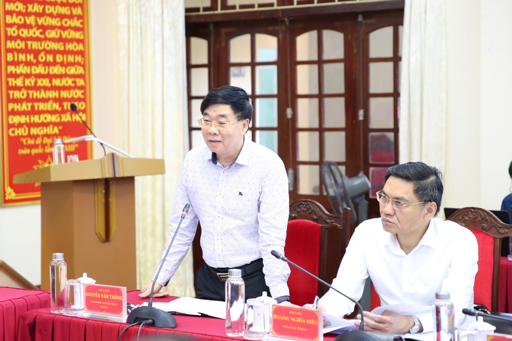 Đồng chí Nguyễn Văn Thông - Phó Bí thư Thường trực Tỉnh ủy phát biểu tại phiên họp