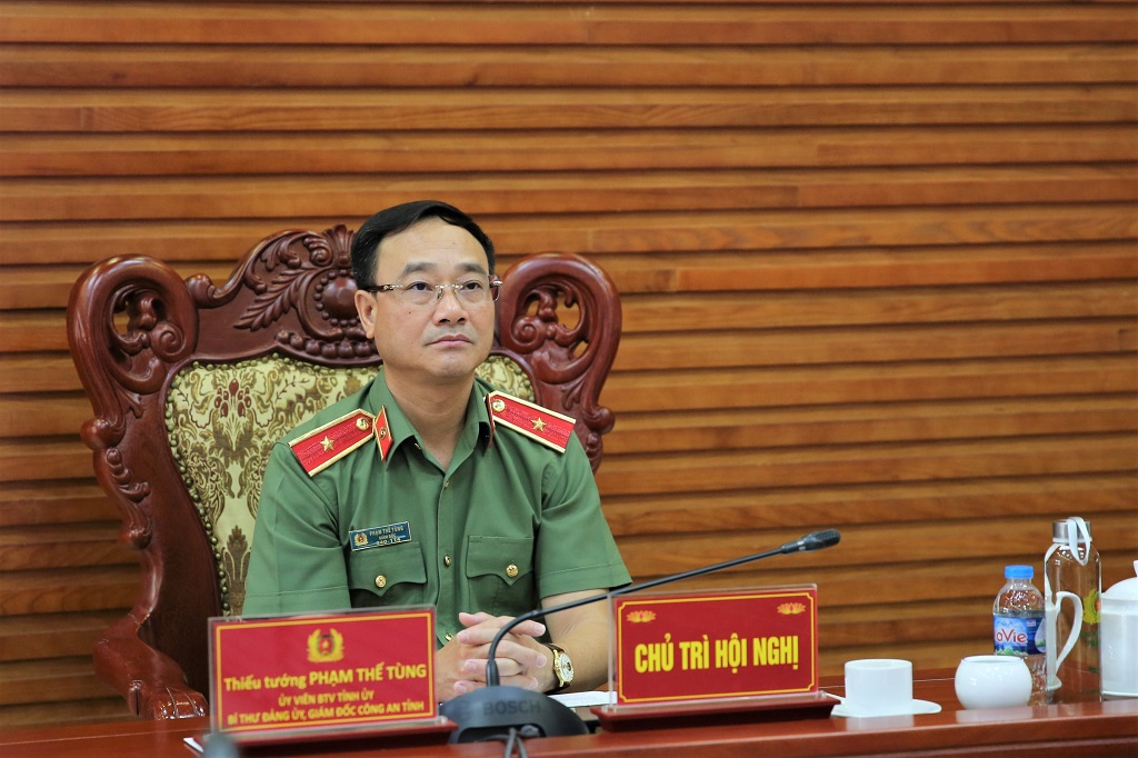 Đồng chí Thiếu tướng Phạm Thế Tùng, Ủy viên Ban Thường vụ Tỉnh ủy, Giám đốc Công an tỉnh chủ trì tại điểm cầu Công an Nghệ An
