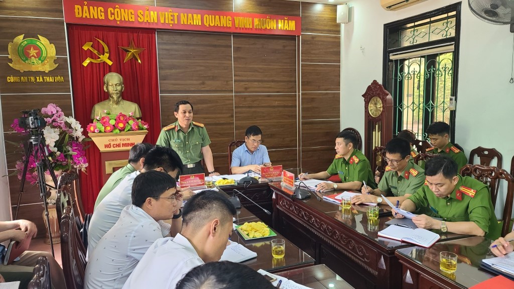 Đoàn công tác Công an tỉnh làm việc với lãnh đạo UBND Thị xã và Công an thị xã Thái Hòa