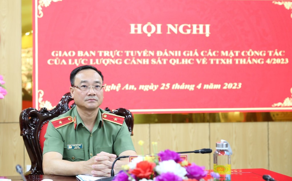 Đồng chí Thiếu tướng Phạm Thế Tùng, Giám đốc Công an tỉnh chủ trì Hội nghị tại điểm cầu Công an Nghệ An