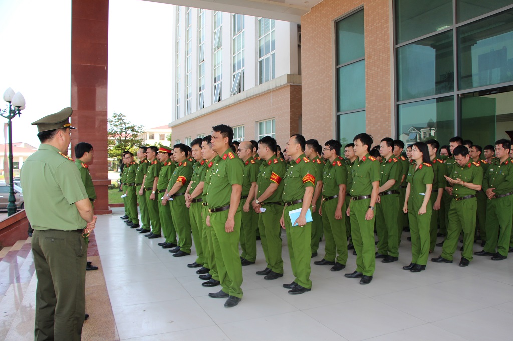 Đồng chí Đại tá Nguyễn Đức Hải, Phó Giám đốc Công an tỉnh kiểm tra công tác bảo đảm ANTT và động viên cán bộ chiến sỹ khối Cơ quan Cảnh sát điều tra