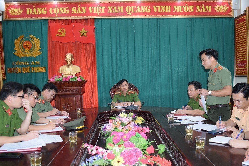 Đoàn Công tác Công an tỉnh kiểm tra tại Công an huyện Quế Phong