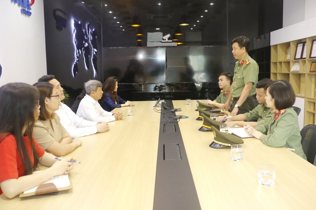 Lực lượng An ninh Kinh tế Công an tỉnh Nghệ An luôn nêu cao tinh thần chủ động tiếp cận và hỗ trợ tối đa cho các doanh nghiệp khi về đầu tư trên địa bàn.