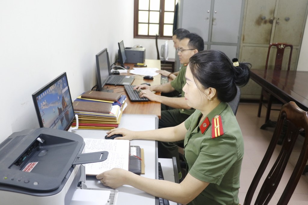 Cán bộ, chiến sĩ Phòng An ninh kinh tế Công an tỉnh Nghệ An luôn luôn đổi mới, sáng tạo, nhanh chóng tiếp cận các thiết bị, máy móc hiện đại đáp ứng yêu cầu, nhiệm vụ trong tình hình mới 