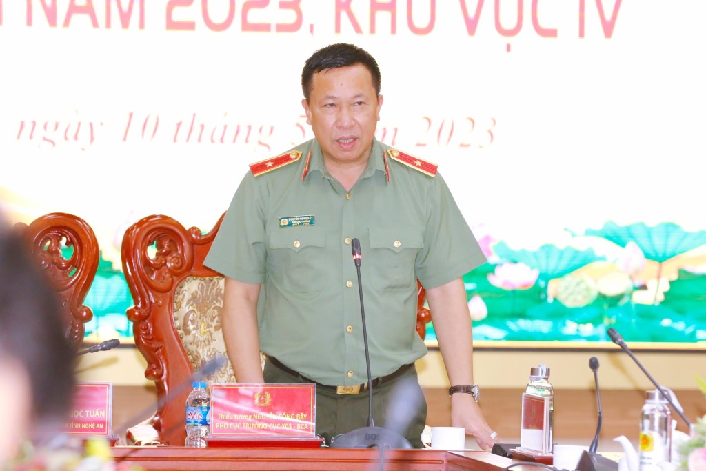 Đồng chí Thiếu tướng, NSND Nguyễn Công Bẩy, Phó Cục trưởng Cục Công tác đảng và công tác chính trị phát biểu tại Hội nghị