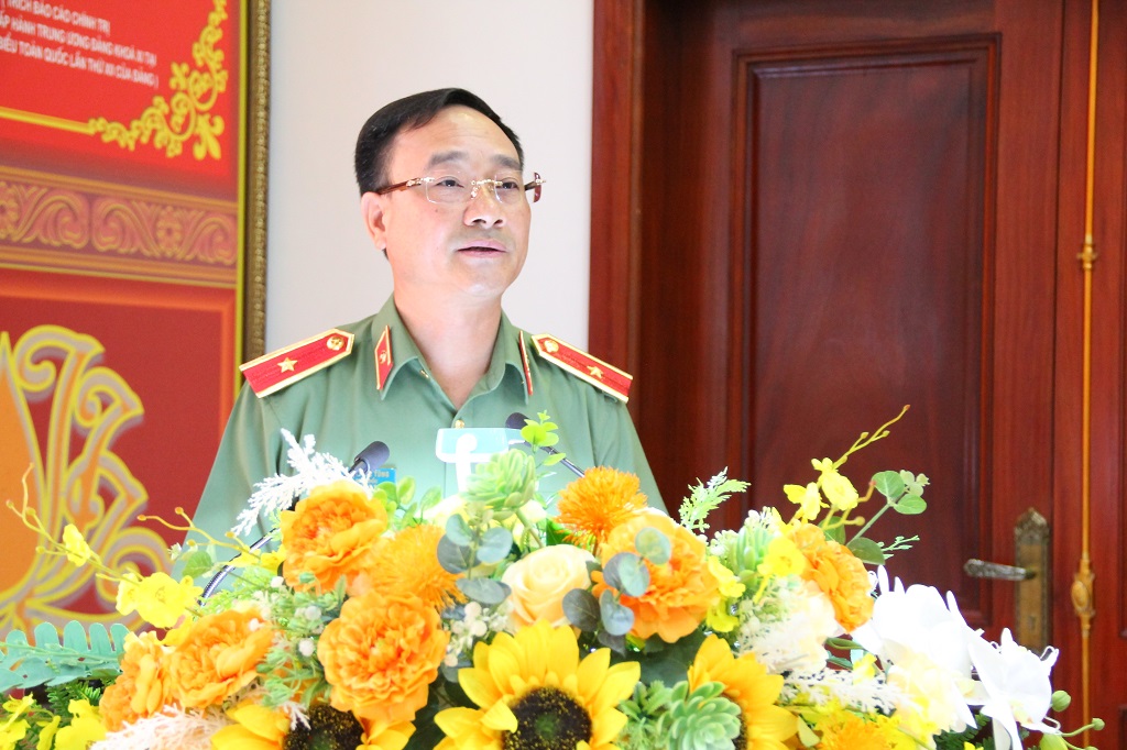 Đồng chí Thiếu tướng Phạm Thế Tùng, Bí thư Đảng ủy, Giám đốc Công an tỉnh phát biểu tại Hội thảo