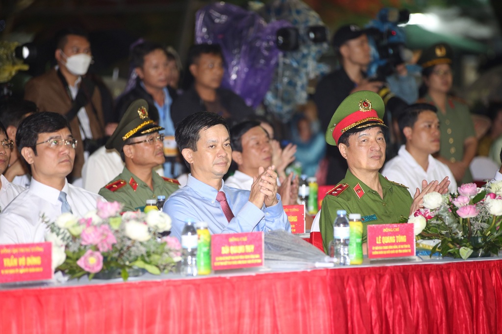 Đồng chí Trung tướng Nguyễn Duy Ngọc, Ủy viên Trung ương Đảng, Thứ trưởng Bộ Công an dự khai mạc Lễ hội Làng Sen 2023
