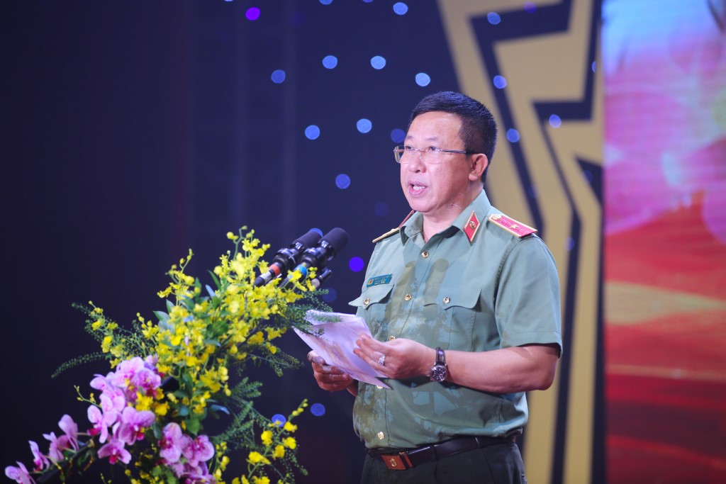 Đồng chí Thiếu tướng, NSND Nguyễn Công Bẩy - Phó Trưởng ban Thường trực Ban Tổ chức Liên hoan Bộ Công an phát biểu tại Lễ bế mạc