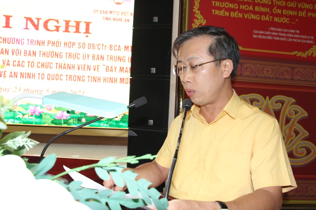 Đồng chí Trần Đình Thành - Phó Chủ tịch Ủy ban MTTQ Việt Nam tỉnh Nghệ An phát biểu khai mạc Hội nghị