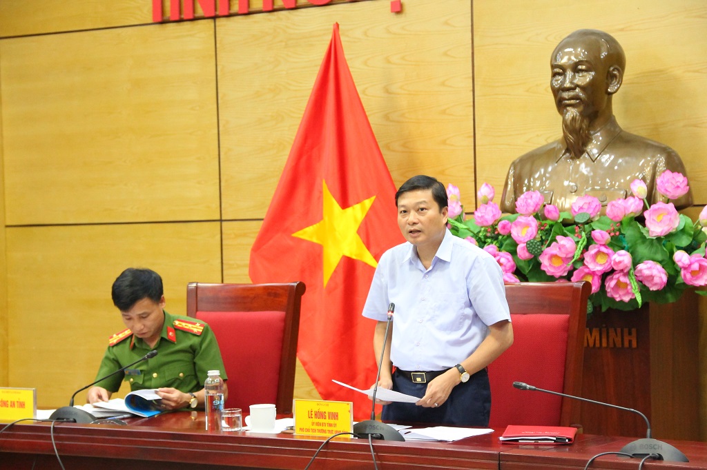 Đồng chí Lê Hồng Vinh - Phó Chủ tịch Thường trực UBND tỉnh phát biểu chỉ đạo tại Hội nghị