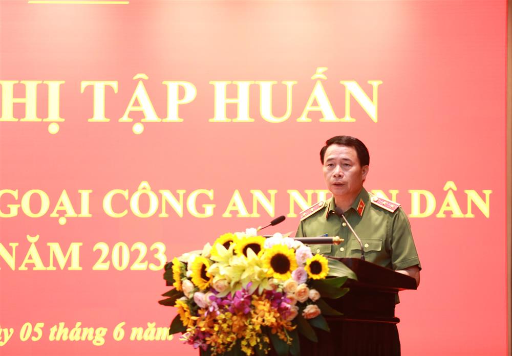 Thứ trưởng Lê Quốc Hùng chủ trì Hội nghị.