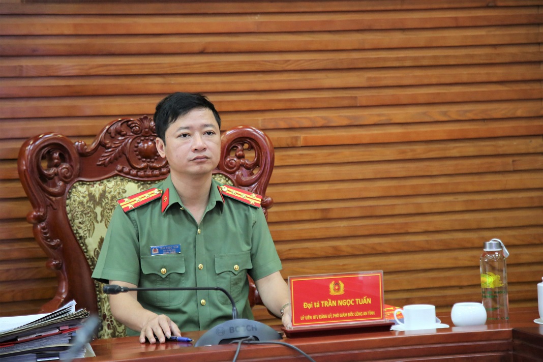 Đồng chí Đại tá Trần Ngọc Tuấn - Phó Giám đốc Công an tỉnh chủ trì hội thảo tại điểm cầu Công an Nghệ An
