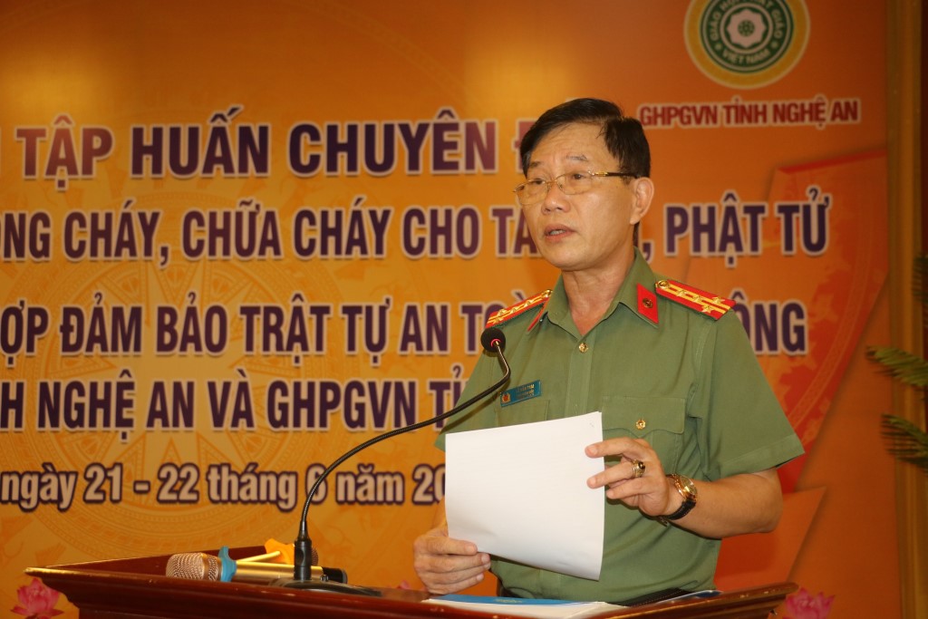 Đồng chí Đại tá Lê Văn Thái - Phó Giám đốc Công an tỉnh phát biểu tại Hội nghị