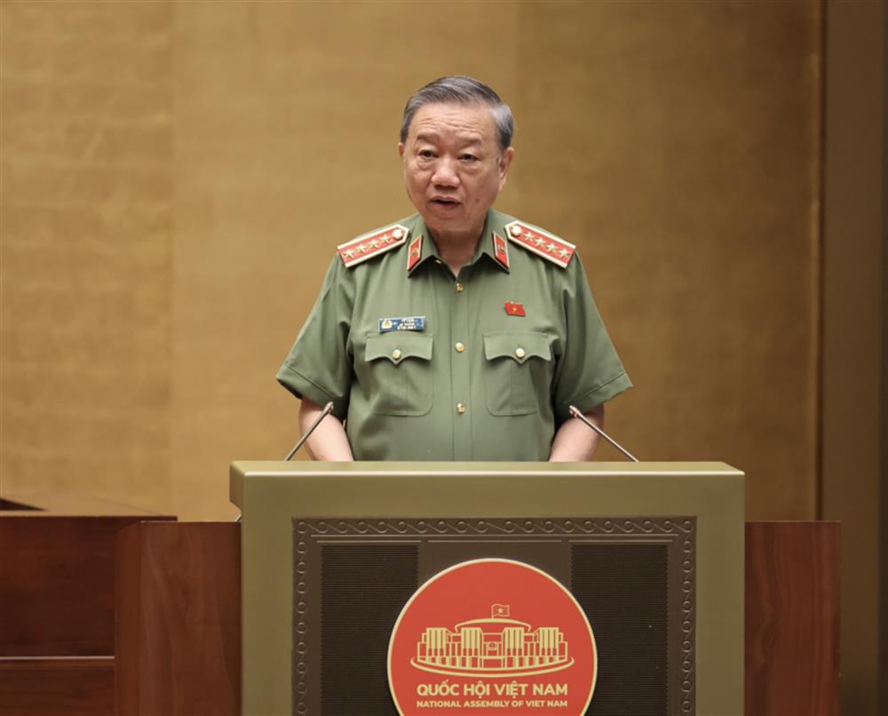 Bộ trưởng Tô Lâm giải trình tại phiên họp.