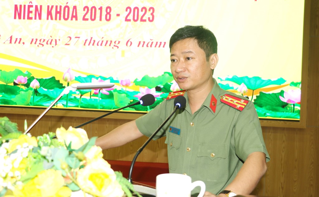 Đồng chí Đại tá Trần Ngọc Tuấn, Phó Giám đốc Công an tỉnh Nghệ An phát biểu tại buổi lễ