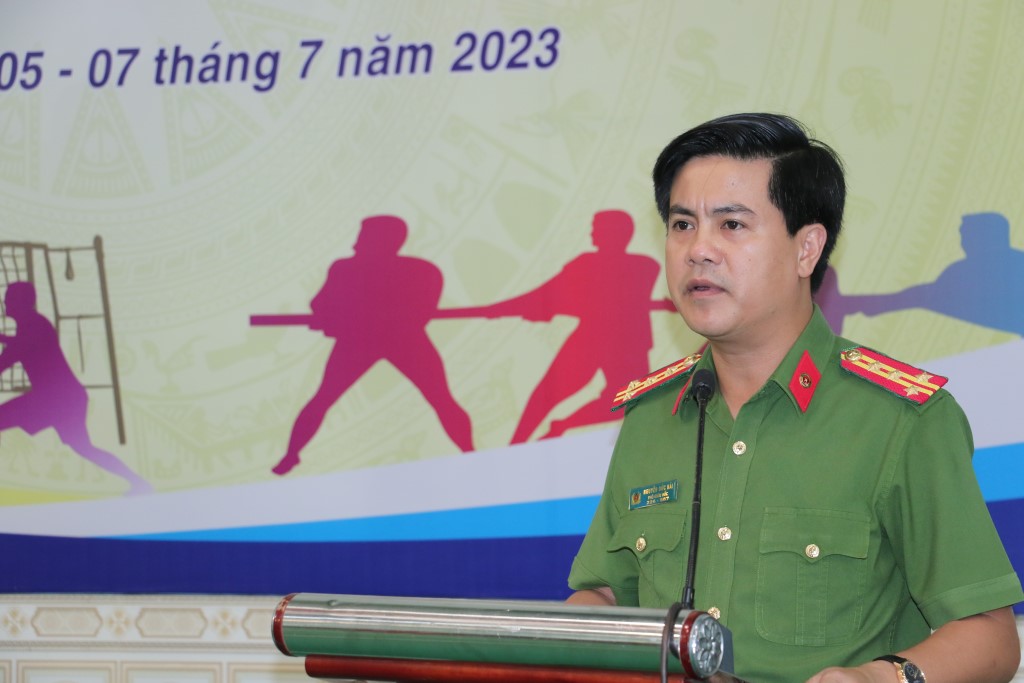 Đồng chí Đại tá Nguyễn Đức Hải, Phó Giám đốc Công an tỉnh phát biểu  