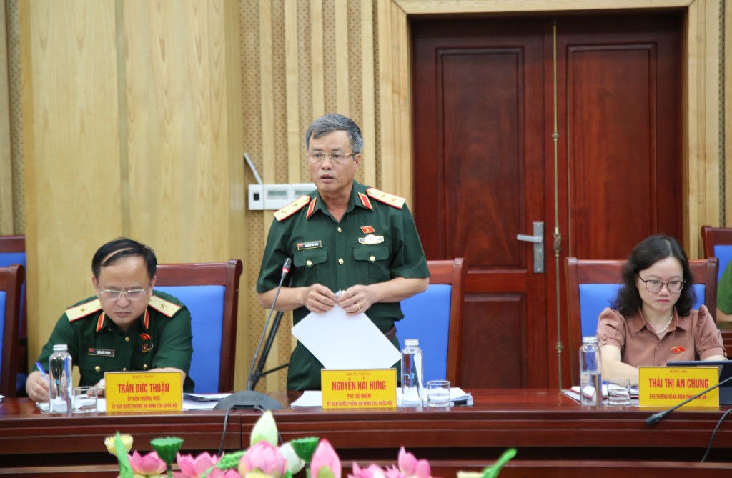 Trung tướng Nguyễn Hải Hưng, Phó chủ nhiệm Ủy ban Quốc phòng và An ninh của Quốc hội, Trưởng đoàn phát biểu tại buổi làm việc