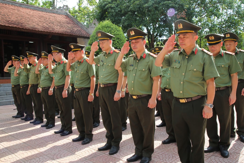 Lực lượng An ninh Công an tỉnh Nghệ An mãi luôn học tập và làm theo tấm gương, tư tưởng, lý luận của đồng chí Trần Quốc Hoàn