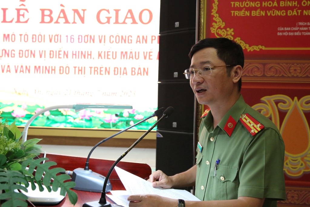 Đồng chí Đại tá Trần Ngọc Tuấn, Phó Giám đốc Công an tỉnh phát biểu tại buổi lễ