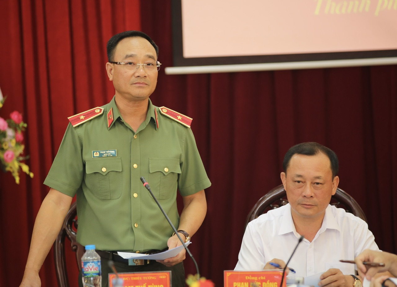 Đồng chí Thiếu tướng Phạm Thế Tùng, Ủy viên Ban Thường vụ Tỉnh ủy, Giám đốc Công an tỉnh phát biểu tại Hội nghị