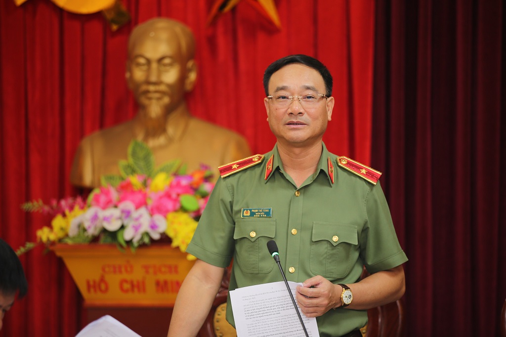 Đồng chí Thiếu tướng Phạm Thế Tùng, Giám đốc Công an tỉnh phát biểu kết luận buổi làm việc