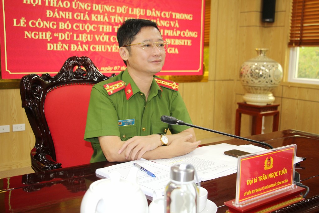 Tại điểm cầu Nghệ An, đồng chí Đại tá Trần Ngọc Tuấn, Phó Giám đốc Công an tỉnh chủ trì Hội thảo
