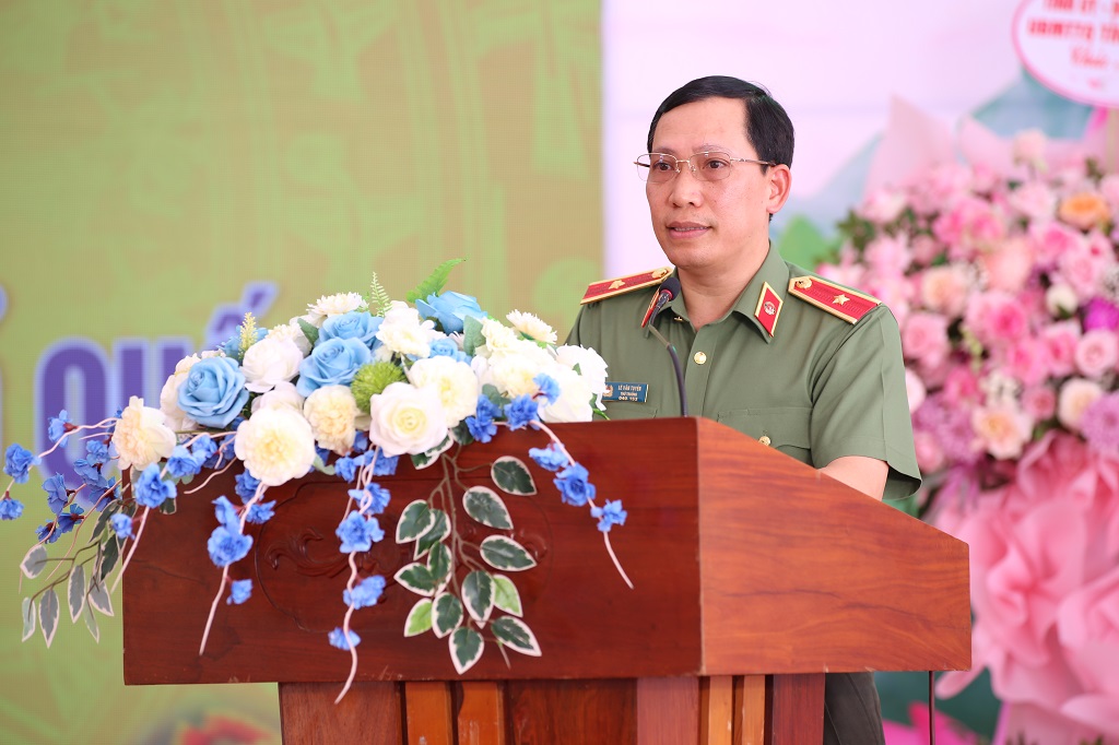 Đồng chí Thiếu tướng Lê Văn Tuyến, Thứ trưởng Bộ Công an phát biểu tại Ngày hội