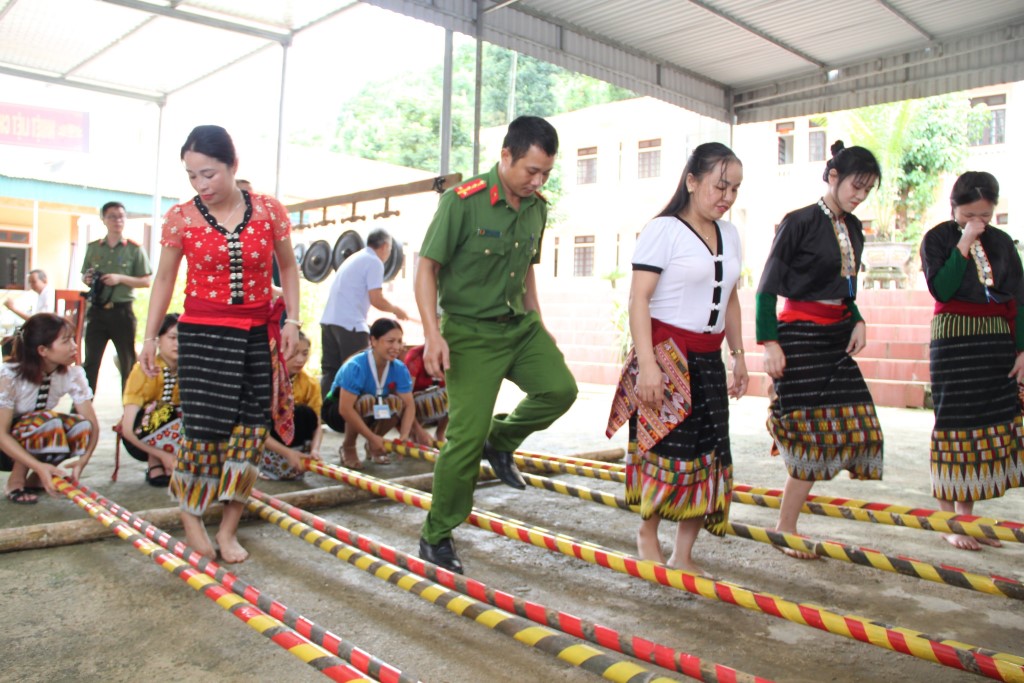  Nhiều hoạt động sổi nổi của Ngày hội toàn dân bảo vệ ANTQ tại xã Nậm Giải