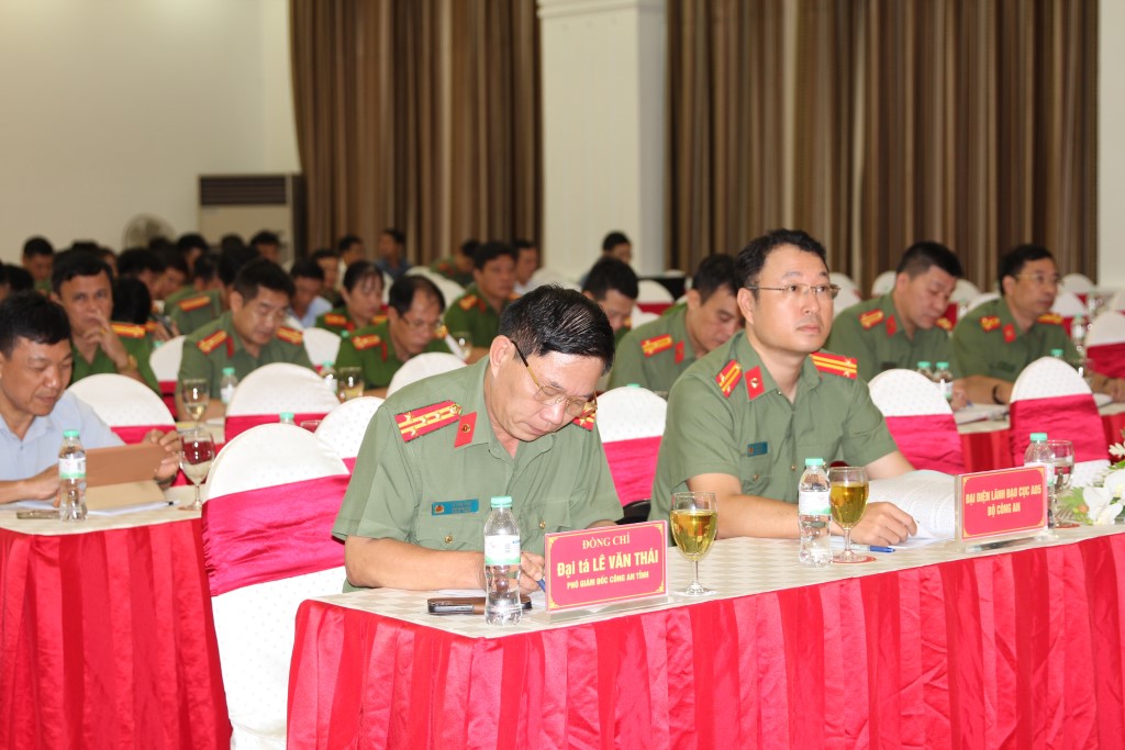 Đồng chí Đại tá Lê Văn Thái, Phó Giám đốc Công an tỉnh tham gia Hội nghị