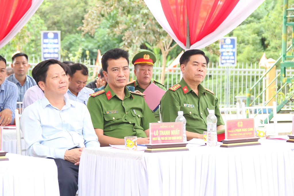 Các đại biểu dự Ngày hội toàn dân bảo vệ an ninh Tổ quốc xã Lưu Kiền