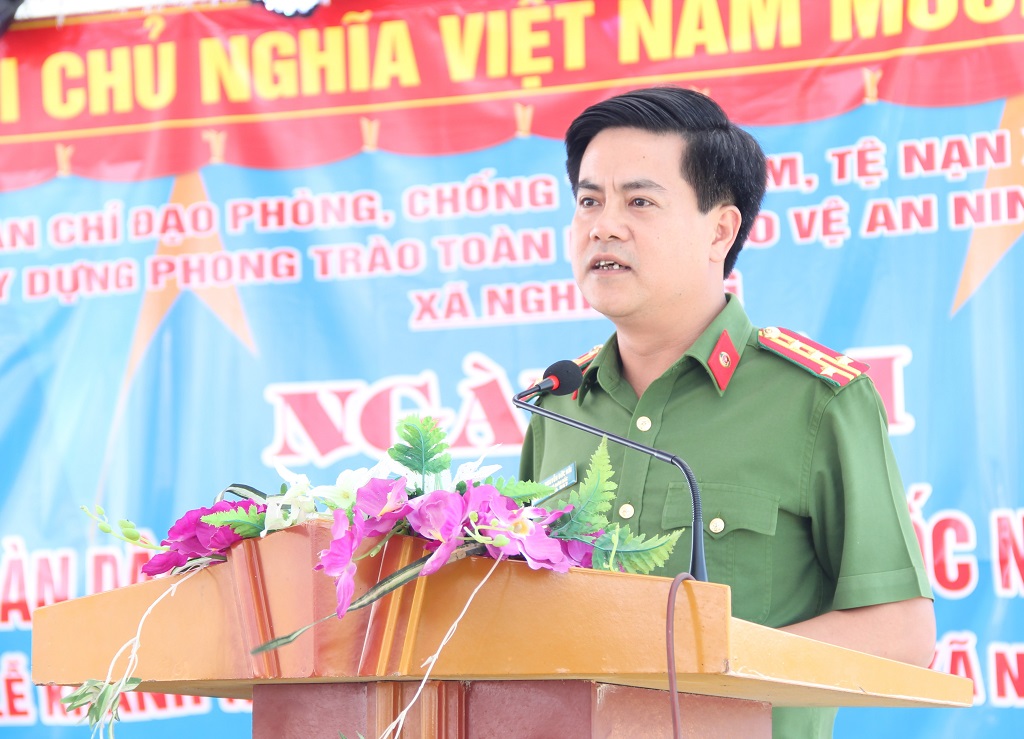 Đồng chí Đại tá Nguyễn Đức Hải, Phó Giám đốc Công an tỉnh phát biểu tại Ngày hội toàn dân bảo vệ ANTQ xã Nghi Hưng