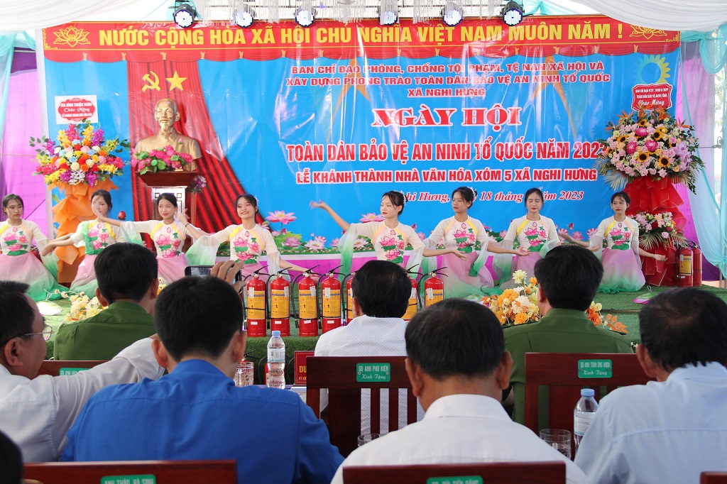 Quảng cảnh Ngày hội toàn dân bảo vệ ANTQ tại xã Nghi Hưng