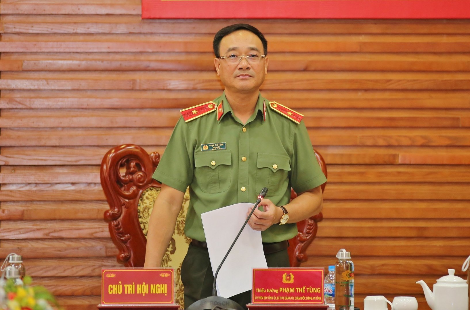 Đồng chí Thiếu tướng Phạm Thế Tùng, Ủy viên Ban Thường vụ Tỉnh ủy, Bí thư Đảng ủy, Giám đốc Công an tỉnh chủ trì hội nghị