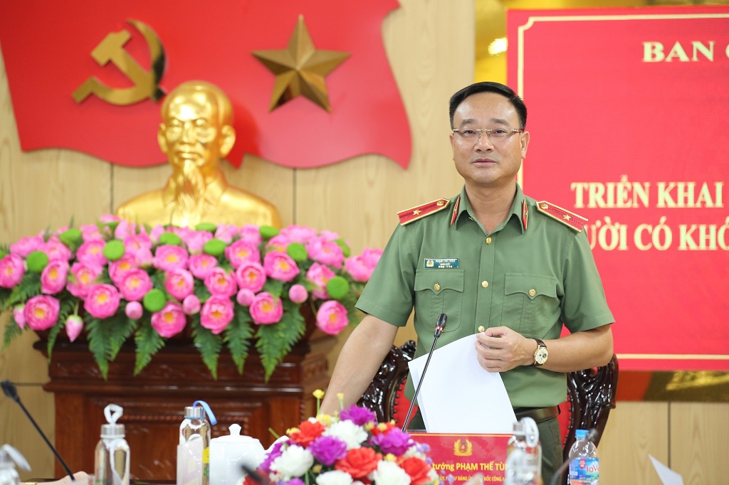 Đồng chí Thiếu tướng Phạm Thế Tùng, Ủy viên Ban Thường vụ Tỉnh ủy, Giám đốc Công an tỉnh phát biểu kết luận Hội nghị