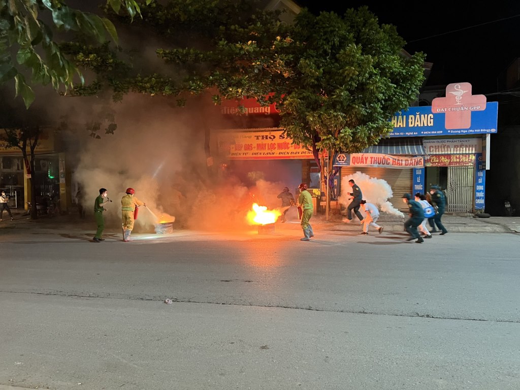 Các huyện, thành thị đồng loạt ra quân diễn tập phương án chữa cháy và cứu nạn, cứu hộ, Tổ liên gia an toàn phòng cháy chữa cháy.