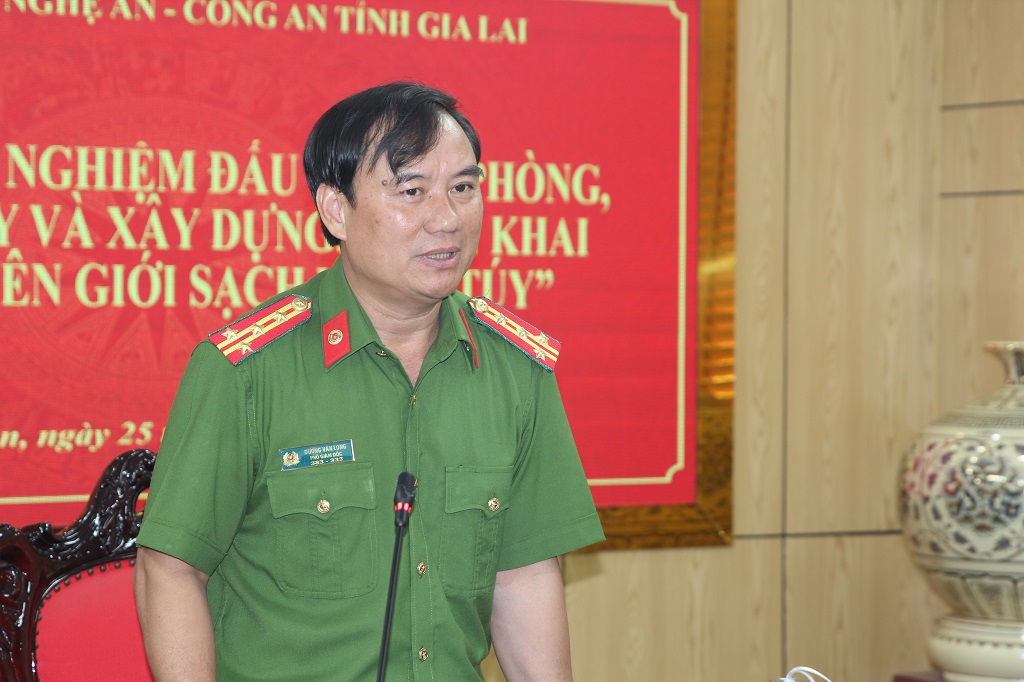 Đại tá Dương Văn Long, Phó Giám đốc Công an tỉnh Gia Lai phát biểu tại buổi làm việc