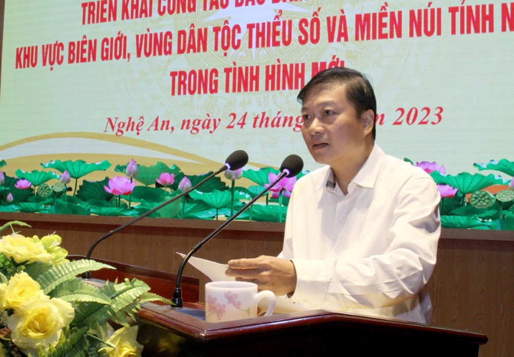 Đồng chí Lê Hồng Vinh - Ủy viên Ban Thường vụ Tỉnh ủy - Phó Chủ tịch Thường trực UBND tỉnh phát biểu chỉ đạo hội nghị