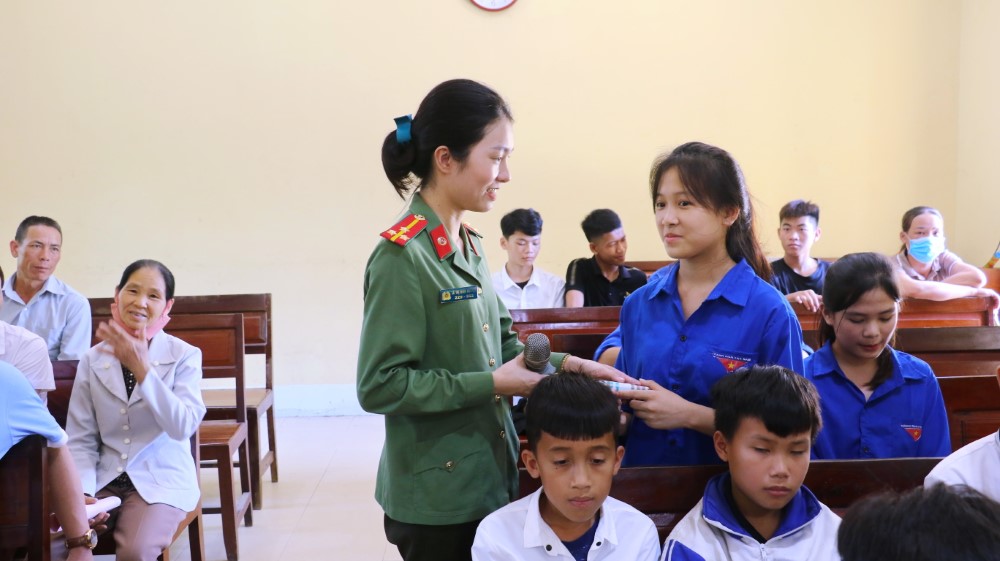 Công an Nghệ An hưởng ứng ngày Pháp luật Việt Nam