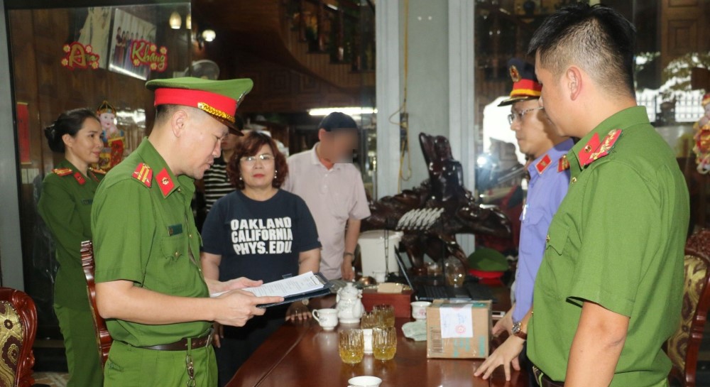 Cơ quan CSĐT Công an tỉnh Nghệ An ra quyết định khởi tố bị can, ra lệnh bắt bị can đối với Nguyễn Thị Hoan
