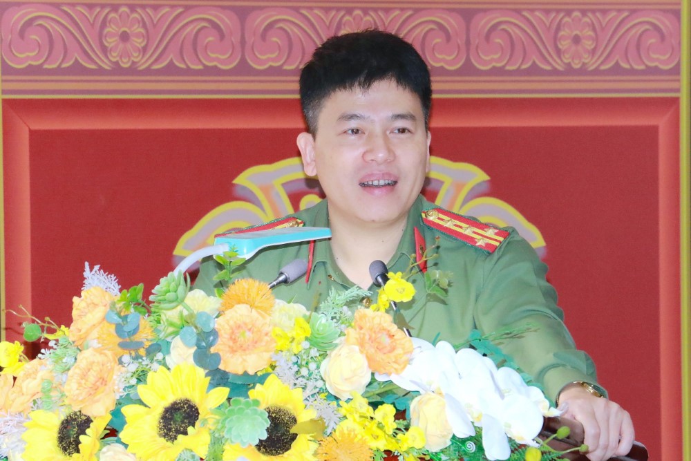 Đồng chí Đại tá Trần Hồng Quang - Phó Giám đốc Công an tỉnh phát biểu tại buổi lễ