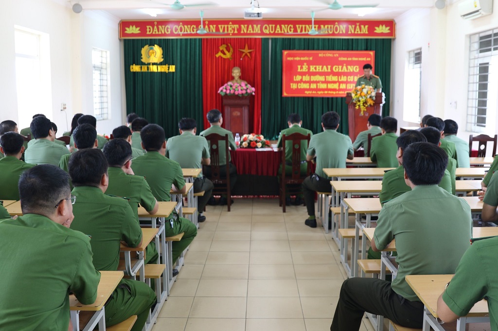 Công an tỉnh Nghệ An phối hợp với Học viện Quốc tế, Bộ Công an tổ chức khai giảng lớp bồi dưỡng tiếng Lào cơ bản cho CBCS